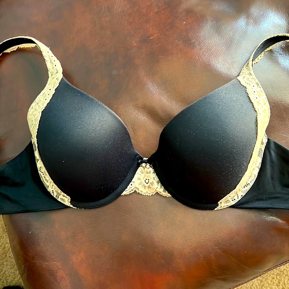 Beautiful black bra 32D